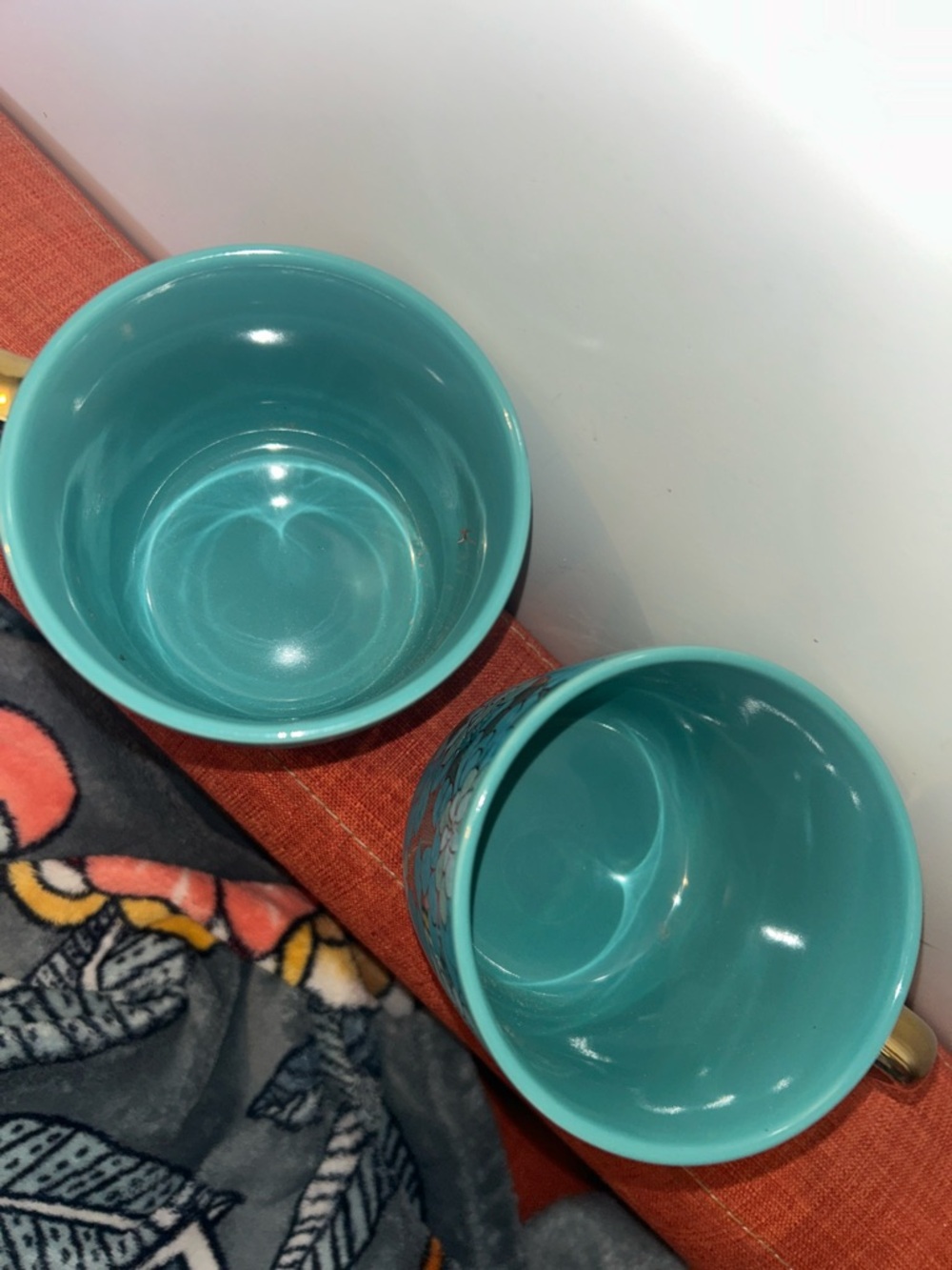 Turquoise Floral Ceramic Mug Set with Gold Handles - Set of 2 - Picture 4 of 5